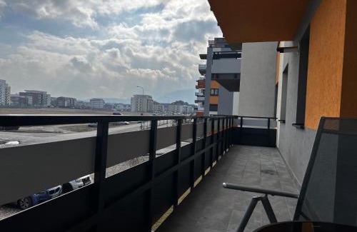Tractorul Apartment | Tractoru Apartament: Family-Friendly Retreat with High Ratings