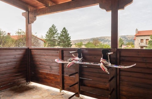 Arachova Apartment | Cozy Chalet Retreat in Livadi - Family Friendly Escape