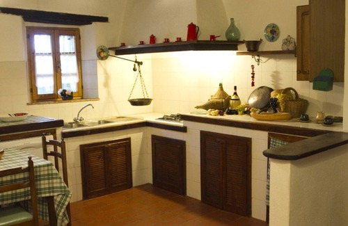 Castelnuovo di Val di Cecina Apartment | Charming Tuscan Apartment in a Cozy Farmhouse Retreat