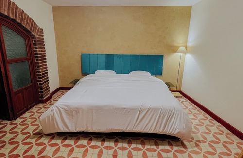 Del Cerrillo Apartment | Traditional apt with garden, chimney, parking and good Wifi next to center
