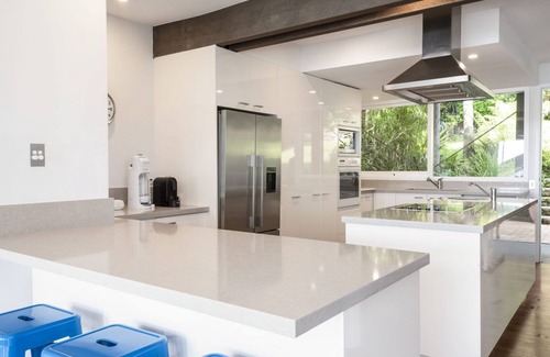 Whale Beach House | Trade Winds: Oceanfront Escape with Perfect 10 Rating