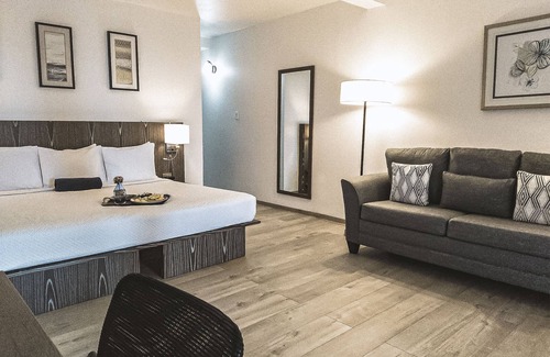 Dickenson Bay Hotel | Relaxing Retreat at Trade Winds Hotel with Ocean View Amenities