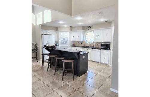 Walden on Lake Conroe House | Experience Trader's Hideaway: Lake View & Spa Retreat