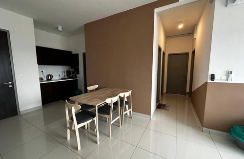 Kampung Bukit Dukong Apartment | Traders Garden: Family-Friendly Retreat in Cheras