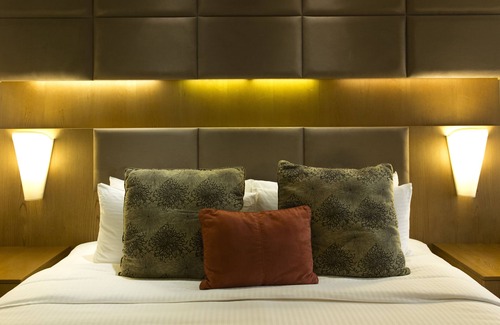 Al Maqta Hotel | Relax at Traders Hotel, Qaryat Al Beri with Ocean Views