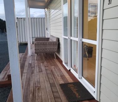 Raglan Apartment | Comfortable TradeStop Short-Term Accommodation for Families
