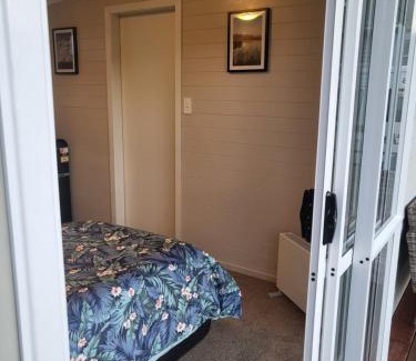 Raglan Apartment | Comfortable TradeStop Short-Term Accommodation for Families