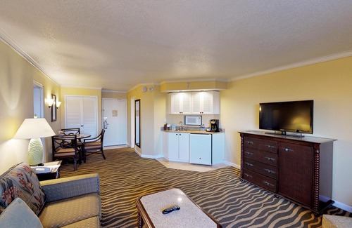 St. Pete Beach Condo | Oceanfront 1 Bedroom at TradeWinds with Pool & Spa