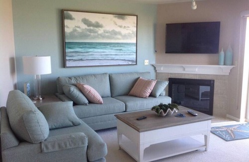 Long Beach Condo | Remarkable 4th Floor Retreat with Wheelchair Access & Kitchen