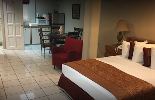 San Fernando Hotel | Discover Tradewinds Hotel: Family-Friendly with Pool & Dining