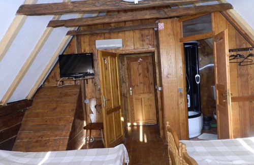 Sisak House | Experience Tradition at Čigoč: Family-Friendly Retreat