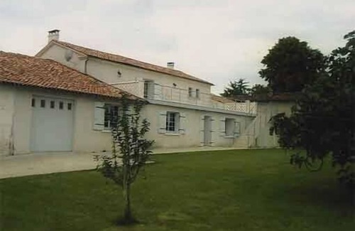 Salignac-sur-Charente House | Charming Traditional Charentes House with Pool & Kitchen
