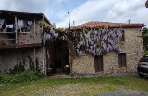Panton House | Charming Apartment in Ribeira Sacra with Family-Friendly Garden