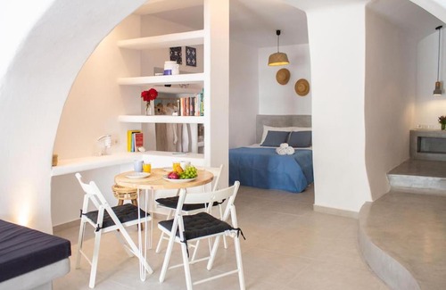 Marpissa Apartment | Budget-Friendly Traditional Arch House in Paros - 10/10 Rated