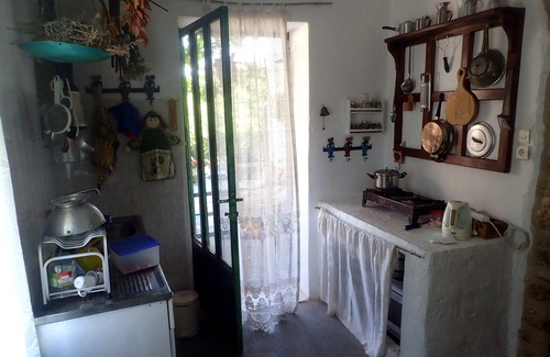 Akoumia House | Inviting Art House with Garden & Scenic Views Awaits You