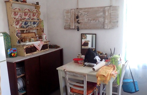 Akoumia House | Inviting Art House with Garden & Scenic Views Awaits You