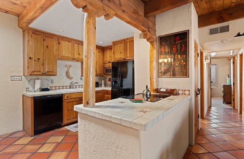 Northeast Santa Fe Hotel | Idyllic Downtown Condo at Fort Marcy - Guest Rated 9.8