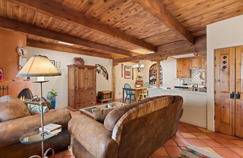 Northeast Santa Fe Hotel | Idyllic Downtown Condo at Fort Marcy - Guest Rated 9.8