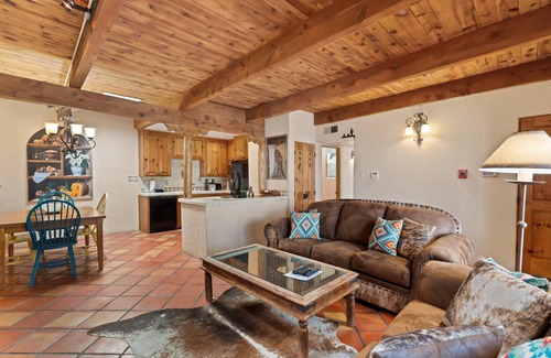 Northeast Santa Fe Hotel | Idyllic Downtown Condo at Fort Marcy - Guest Rated 9.8