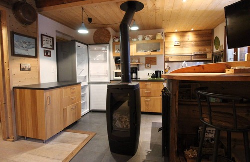 Les Almes Ski Chalet | Relaxing Retreat at Chalet Tignes with Lake View & Spa