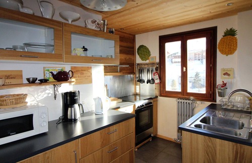 Les Almes Ski Chalet | Relaxing Retreat at Chalet Tignes with Lake View & Spa