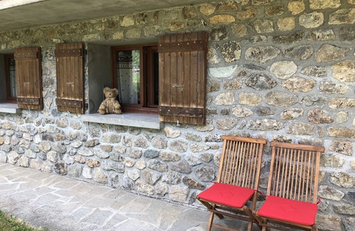 Hauteluce Ski Chalet | Authentic Savoyard Chalet: Pet-Friendly Family Retreat