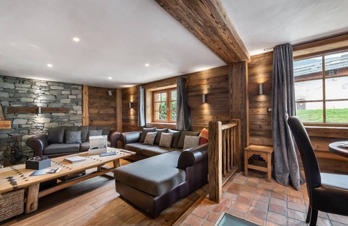 Le Raffort Ski Chalet | Inviting Chalet Méribel: Ideal for Families with Hot Tub
