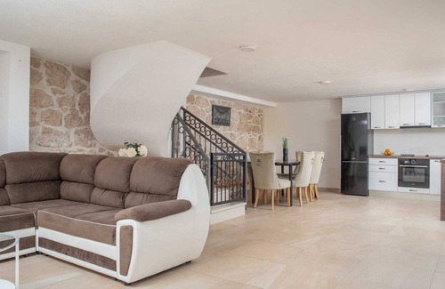 South Croatia Coast Villa | Traditional Comfort Casa Natura with 36m2 Pool