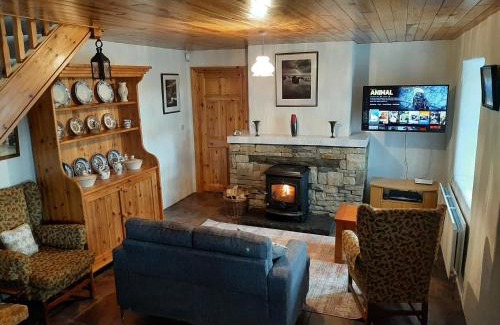 Westport House | Cozy Cottage Retreat with Stunning Views & Child-Friendly Perks