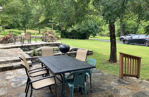 Laurel Springs House | Charming Country Farmhouse with Spa Near Blue Ridge Parkway