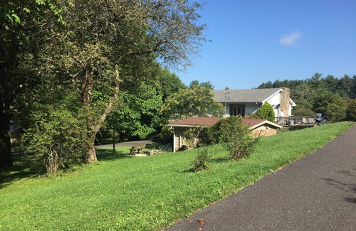Laurel Springs House | Charming Country Farmhouse with Spa Near Blue Ridge Parkway