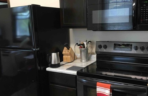 Forest Hills Apartment | Traditional decor, Off St Parking, Near CMU, Pitt, DT US OPEN
