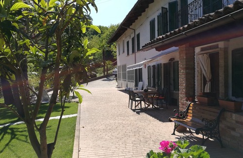 Montaldo Scarampi House | Traditional farmhouse of the end '800 independent on all 4 sides.