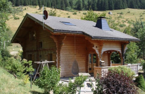Bernex Ski Chalet | Inviting Haute-Savoie Chalet Steps from Lake Geneva