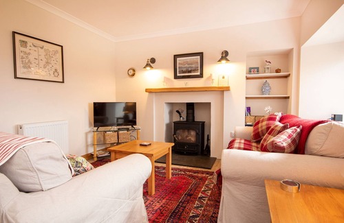 Golspie Cottage | Traditional Highland Cottage on a Working Farm, Child Friendly