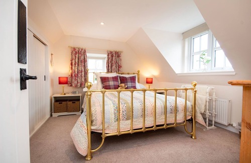 Golspie Cottage | Traditional Highland Cottage on a Working Farm, Child Friendly