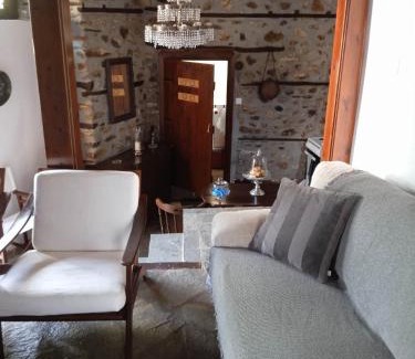 Amphipolis House | Beautiful Traditional House "Elisavet" - Family & Pet Friendly