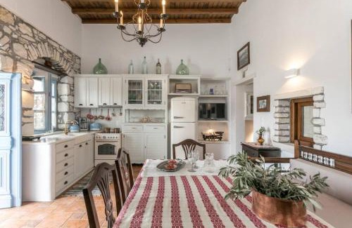 Aperathos House | Inviting Traditional Inn Pirethron - Family Friendly Retreat