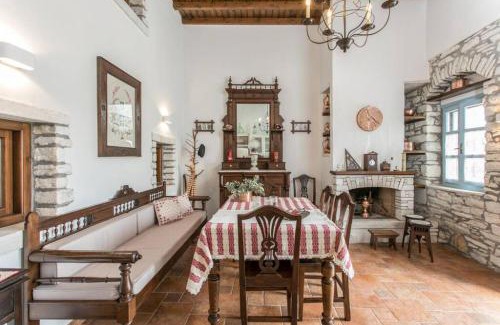 Aperathos House | Inviting Traditional Inn Pirethron - Family Friendly Retreat
