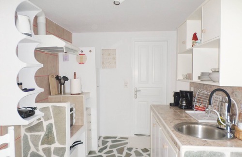 idhra House | Island House Retreat: Perfect for Pets & Ocean Views