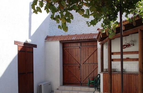 Akapnou House | Traditional large detached village house wih private pool and enclosed courtyard