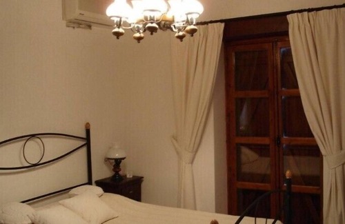 Akapnou House | Traditional large detached village house wih private pool and enclosed courtyard