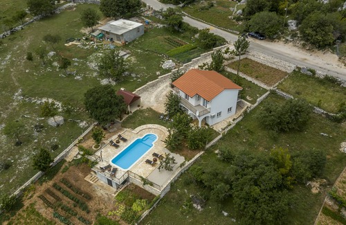 Klis Villa | Traditional-luxury house with pool -PODRUG