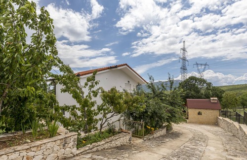 Klis Villa | Traditional-luxury house with pool -PODRUG