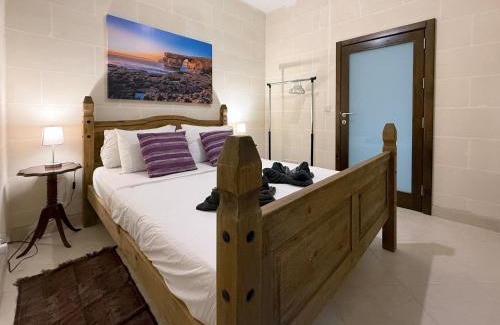 Nadur Apartment | Traditional Maltese 3BD Apartment with Front & Back Balconies - Close to Gozo Ferry