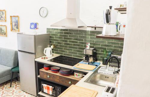 Ta' Pennellu Apartment | Traditional Maltese Maisonette with Internal Yard and Jacuzzi