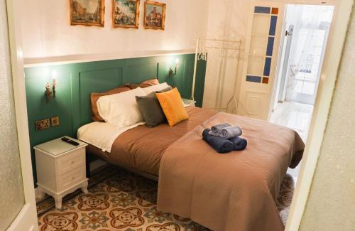 Ta' Pennellu Apartment | Traditional Maltese Maisonette with Internal Yard and Jacuzzi