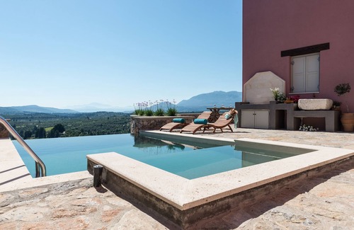 Paidochori Villa | Elegant Villa Liodosifis with Heated Pool & Ocean Views