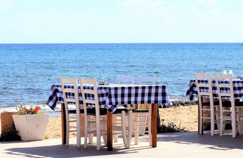 Exo Gonia Villa | Cozy Santorini Villa with Spa Amenities in Exo Gonia