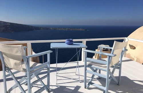 Oia Villa | Experience Oia's Adrales Cave House with Breathtaking Views